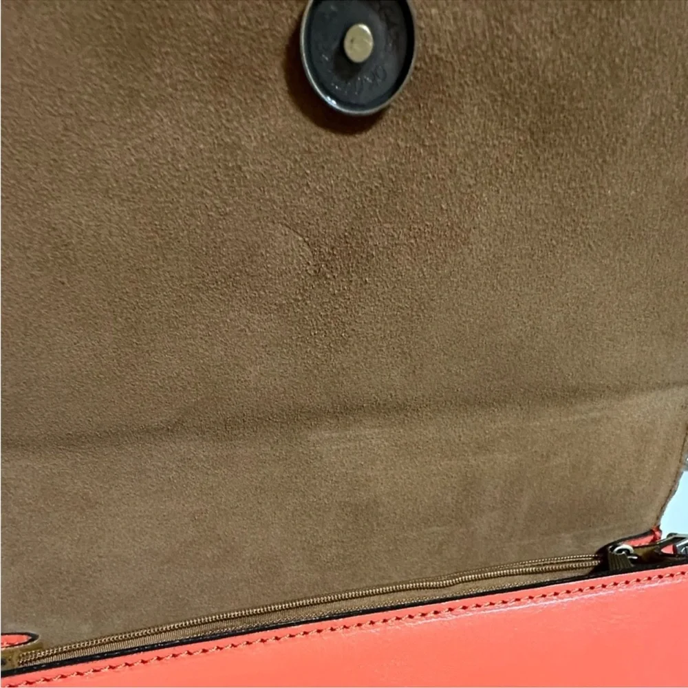 Patricia Nash Coral Beautiful Leather Crossbody Bag.
Patricia Nash. - Picture 7 of 7